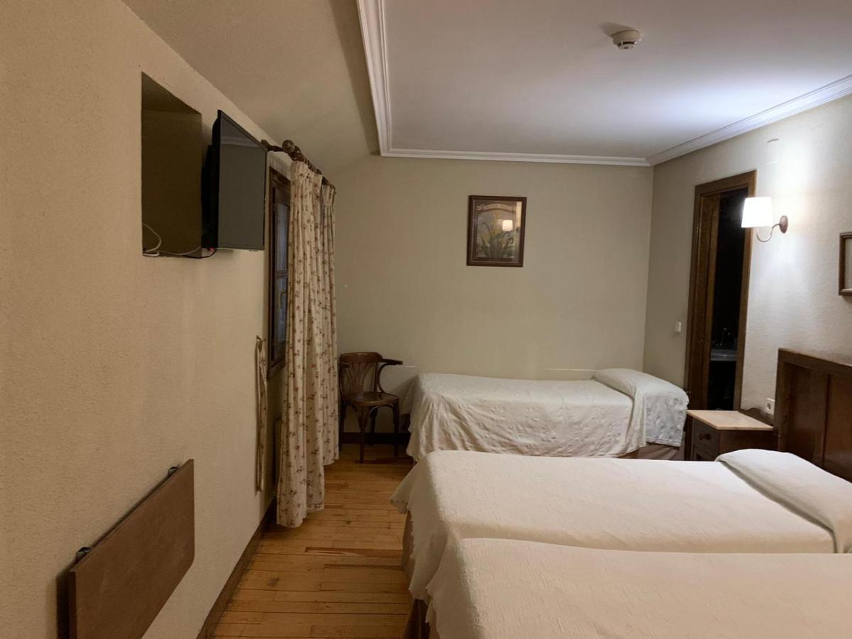 Hotel Charle جاكا المظهر الخارجي الصورة