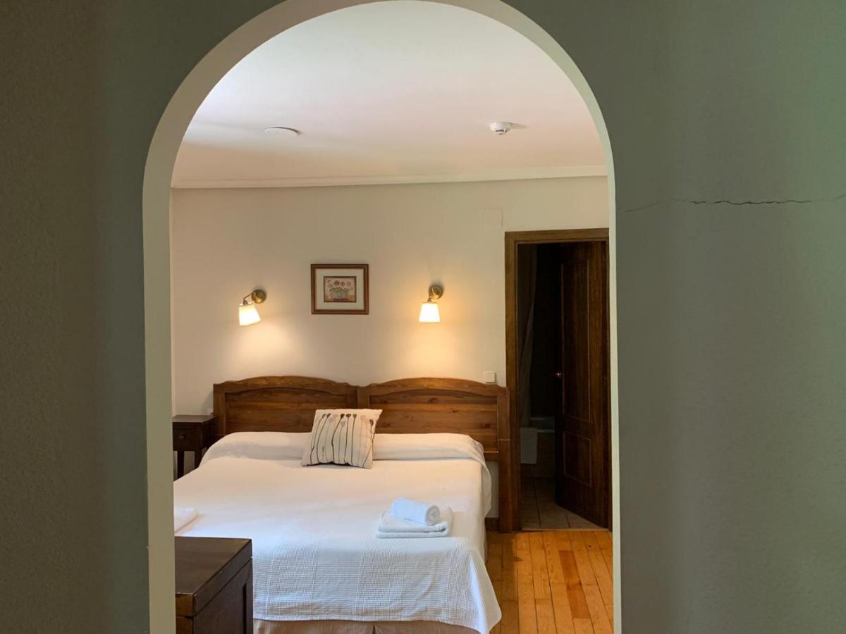 Hotel Charle جاكا المظهر الخارجي الصورة