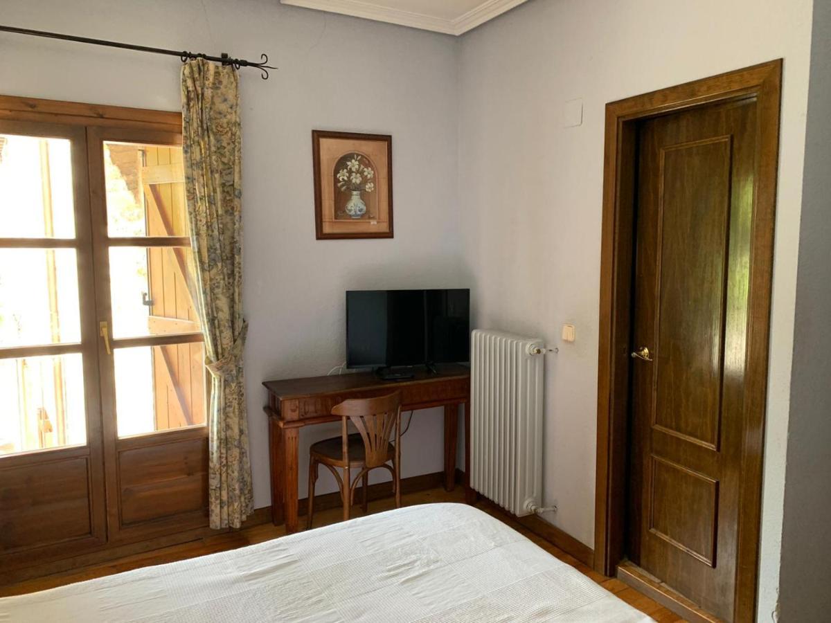 Hotel Charle جاكا المظهر الخارجي الصورة