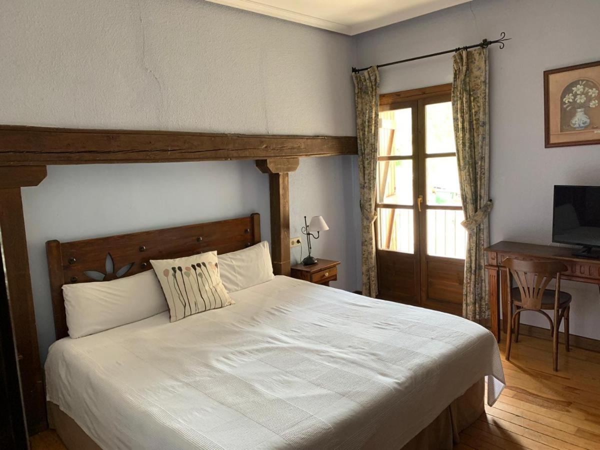 Hotel Charle جاكا المظهر الخارجي الصورة