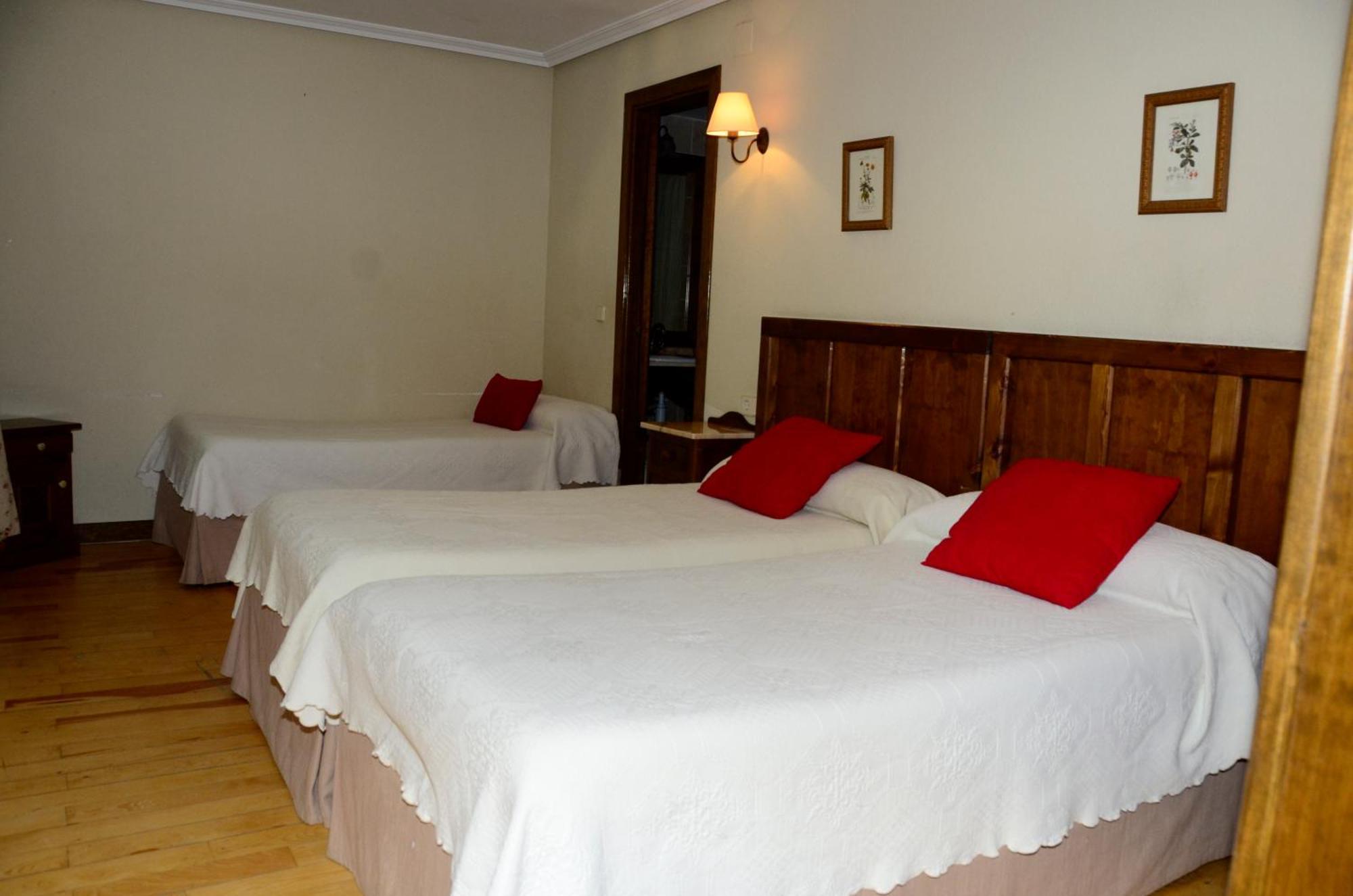 Hotel Charle جاكا الغرفة الصورة