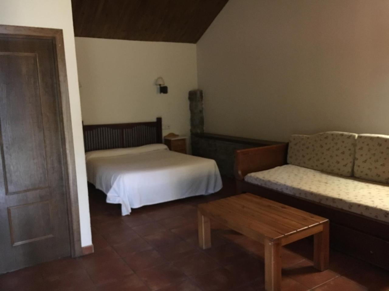 Hotel Charle جاكا المظهر الخارجي الصورة